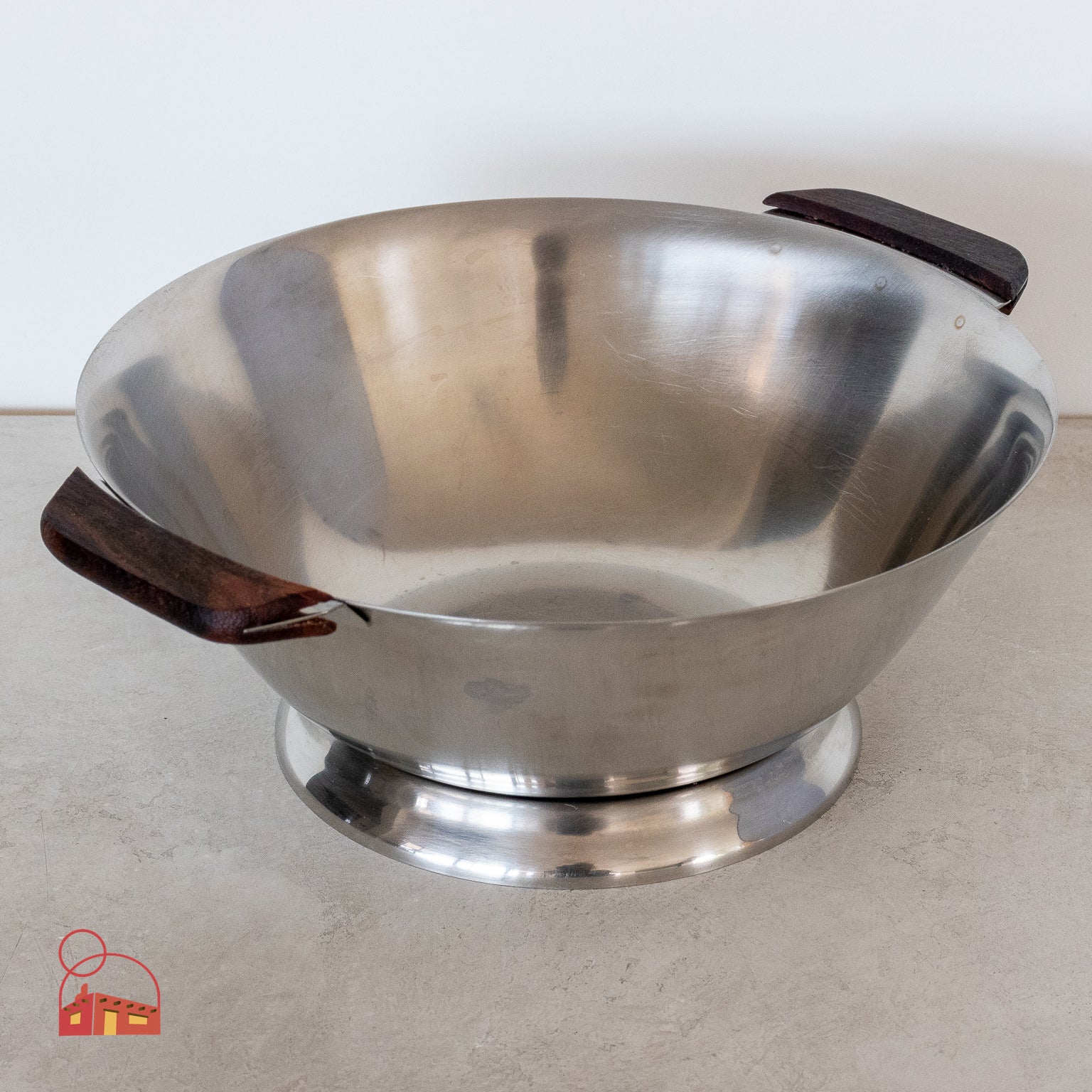 Elegant Stainless Steel Serving Bowl with Wooden Handles - Homekeep Studio