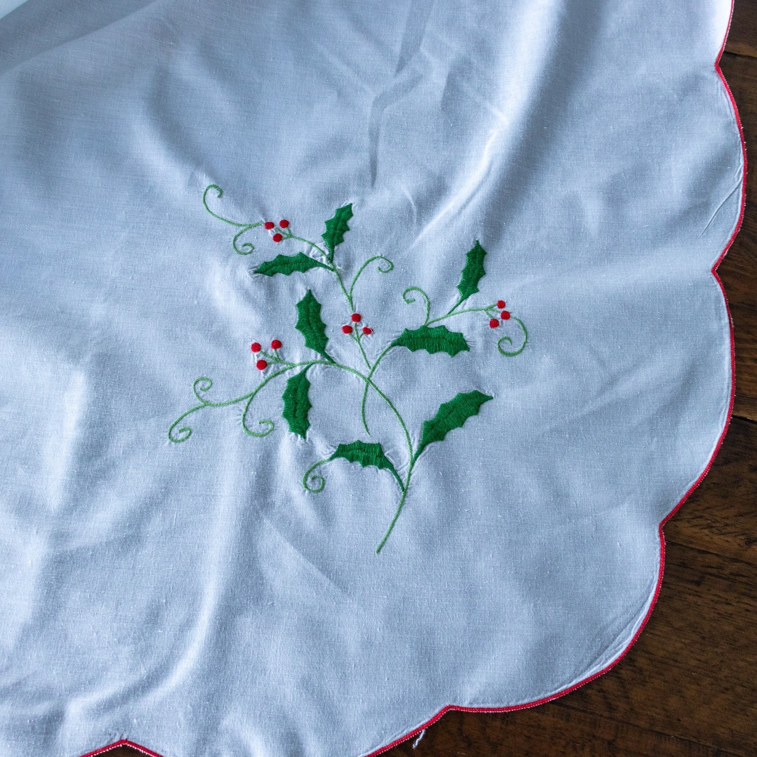 Embroidered Holly and Berry Tablecloth - Homekeep Studio