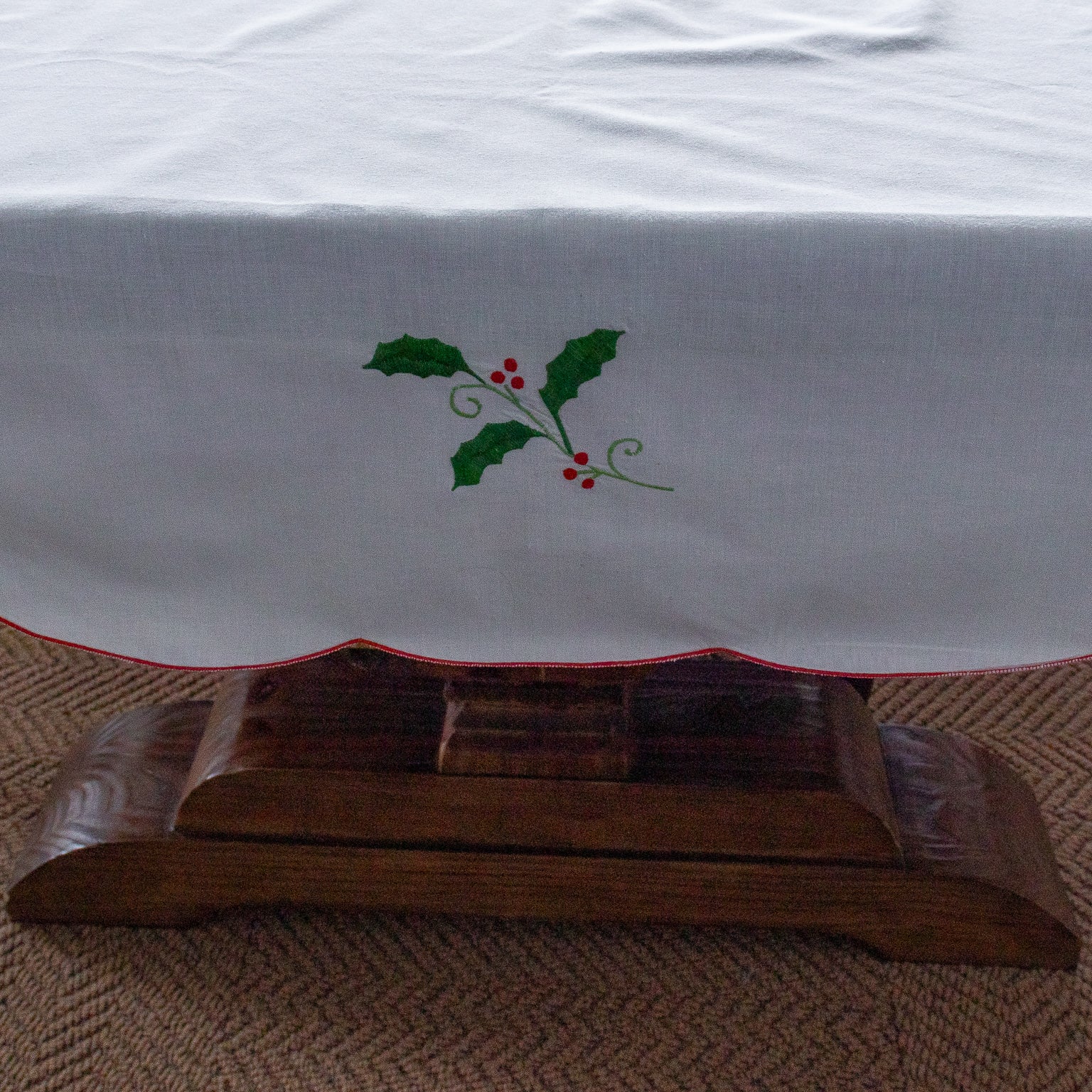 Embroidered Holly and Berry Tablecloth - Homekeep Studio