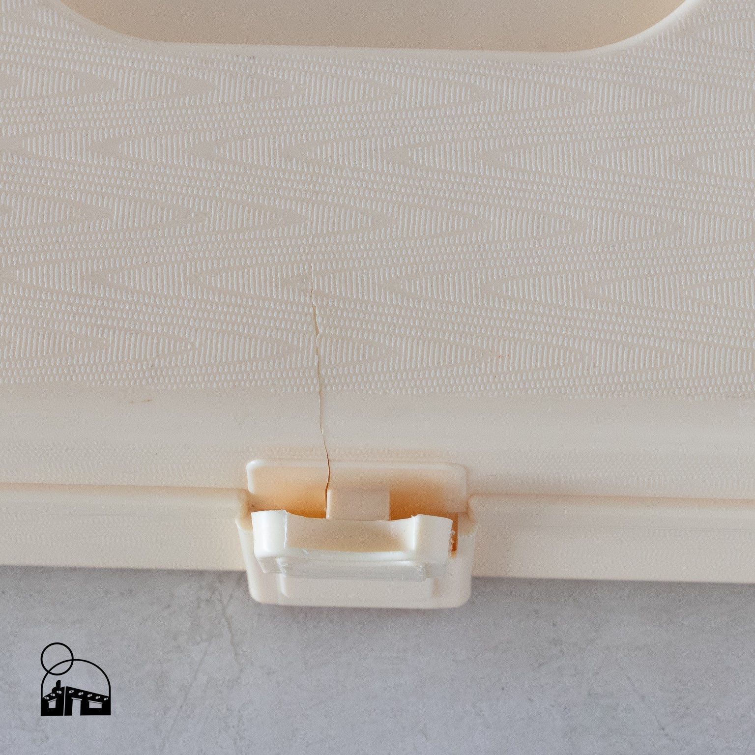 Wil - Hold Thread and Bobbin Sewing Storage Case - Cream - Homekeep Studio